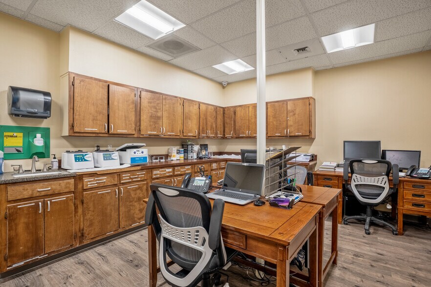 More Photos Of 450 St Michael's Dr, Santa Fe Office For Sale