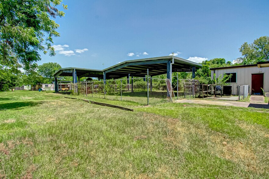 More Photos Of 3019 Dickinson Ave, Dickinson Freestanding For Sale