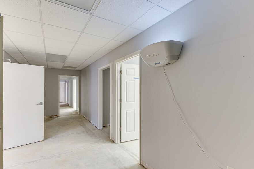 More Photos Of 6724 Cleveland Hwy, Clermont Warehouse For Lease