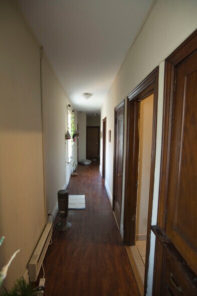 More Photos Of 49 Franklin St, Belleville General Retail For Sale