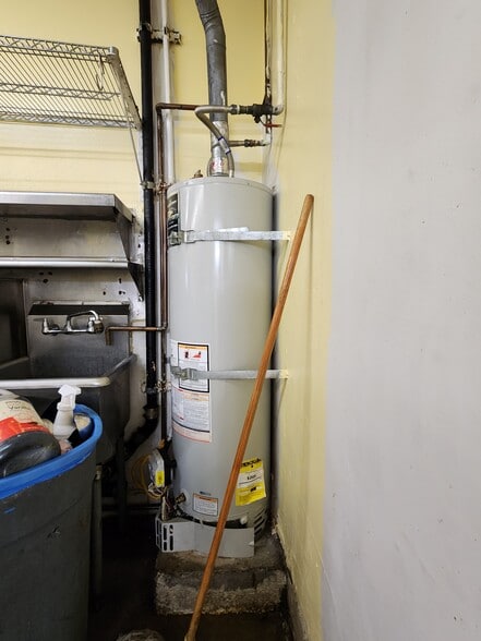 More Photos Of 3253 Beverly Blvd, Los Angeles Freestanding For Lease