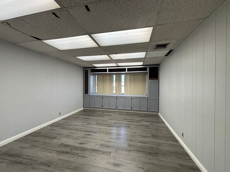 More Photos Of 1321 S Shamrock Ave, Monrovia Manufacturing For Lease