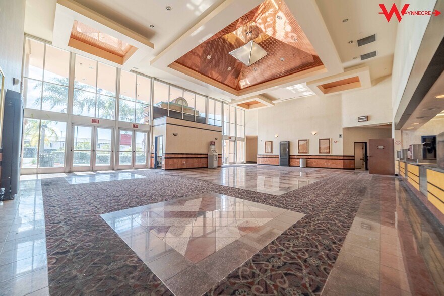 More Photos Of 641 Camino de los Mares, San Clemente Storefront For Lease