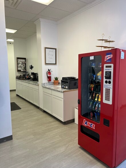 More Photos Of 5105 Reagan Dr, Charlotte Storefront Retail Office For Sale