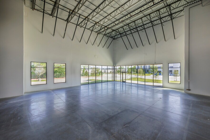 More Photos Of 1107 Conveyor Ln, Dallas Unknown For Lease