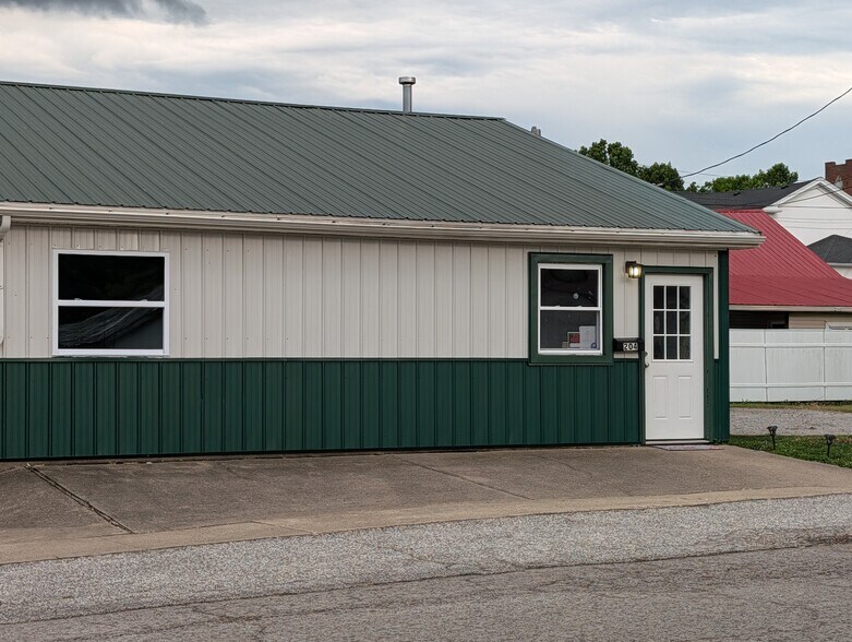 More Photos Of 204 Park St, Falmouth Office For Lease