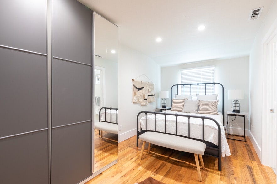 More Photos Of 1030 G St, Napa Apartments For Sale