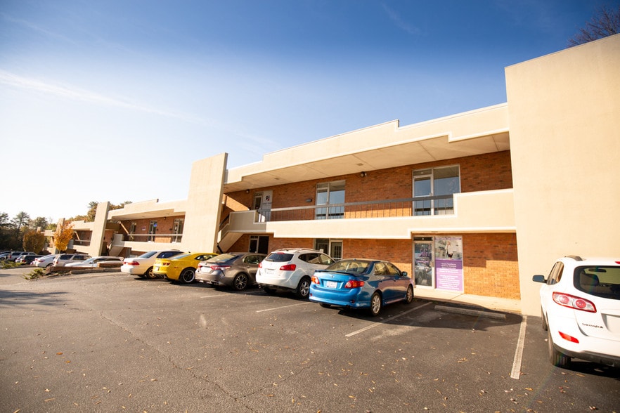 More Photos Of 2320 E North St, Greenville Office For Sale