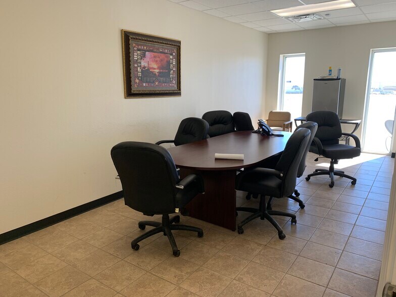 More Photos Of 1911 E County Road 140, Midland Service For Lease