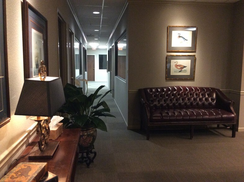 More Photos Of 900 S Shackleford Rd, Little Rock Office For Lease