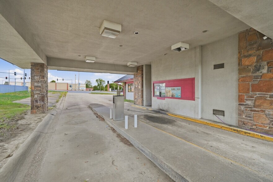 More Photos Of 609 N Main St, Benton Fast Food For Sale