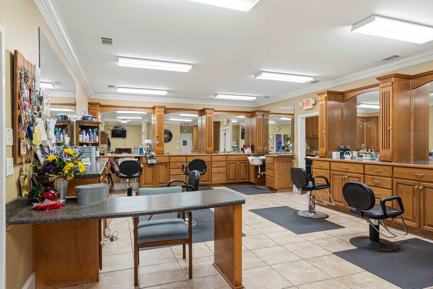 More Photos Of 537 S Ferdon Blvd, Crestview Office For Lease