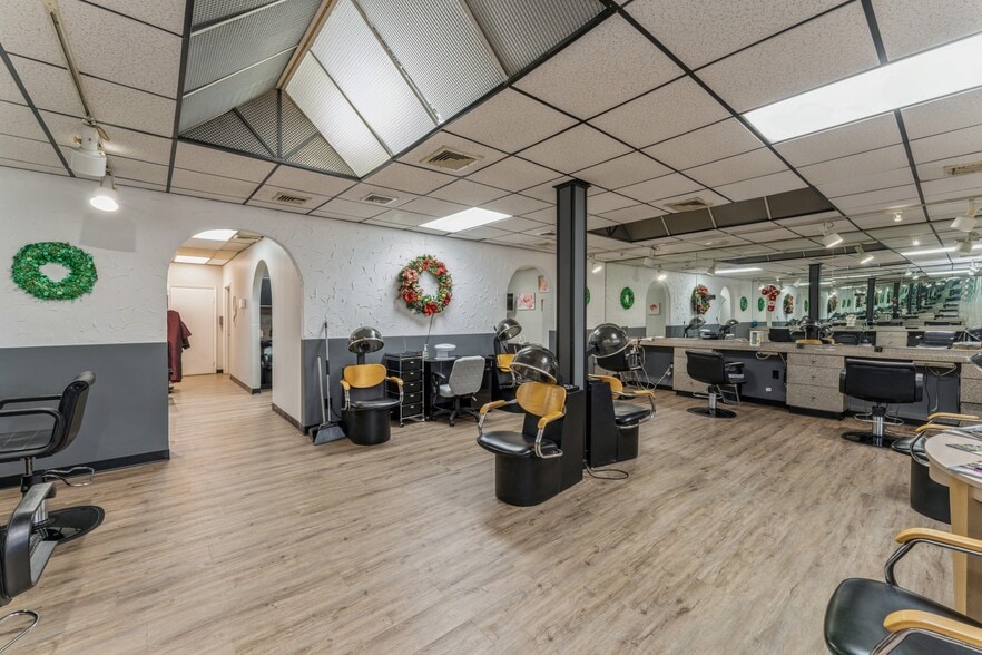 More Photos Of 917 Hempstead Tpke, Franklin Square Storefront For Sale