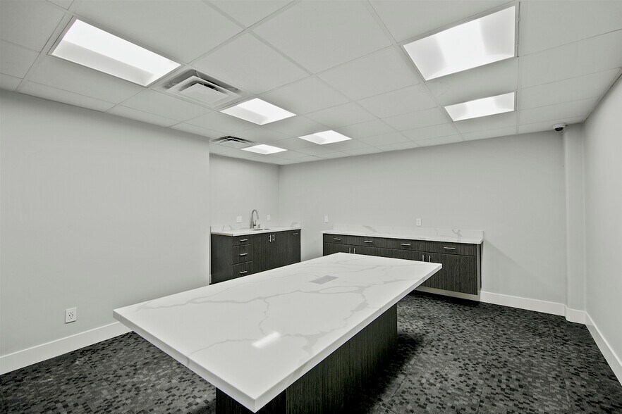 More Photos Of 7542 Trade St, San Diego Manufacturing For Lease