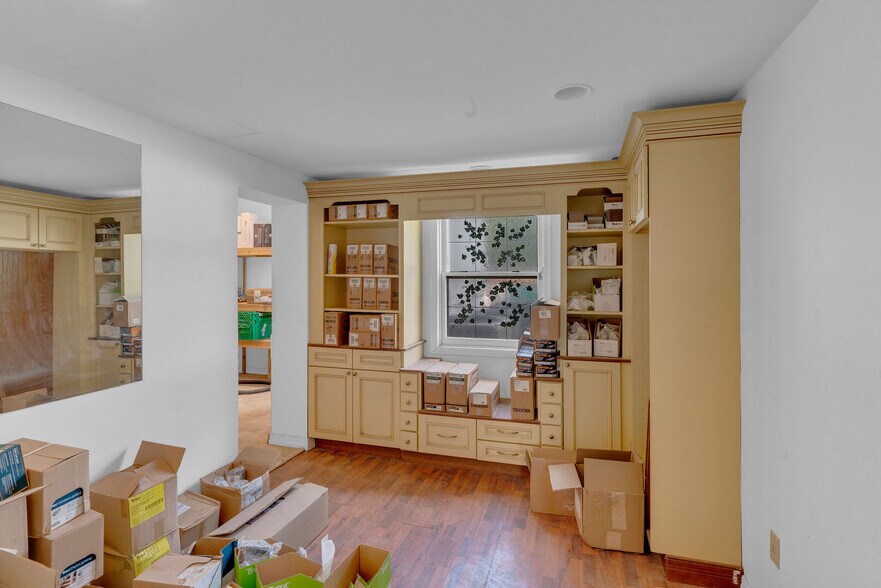 More Photos Of 484 Monmouth Rd, Millstone Township Showroom For Sale