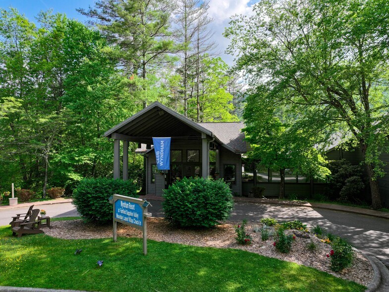 More Photos Of 70 Sapphire Valley Rd, Sapphire Apartments For Sale