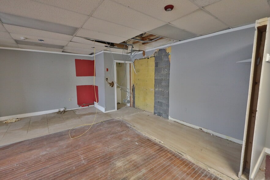 More Photos Of 301-303 S Salem St, Dover Freestanding For Lease