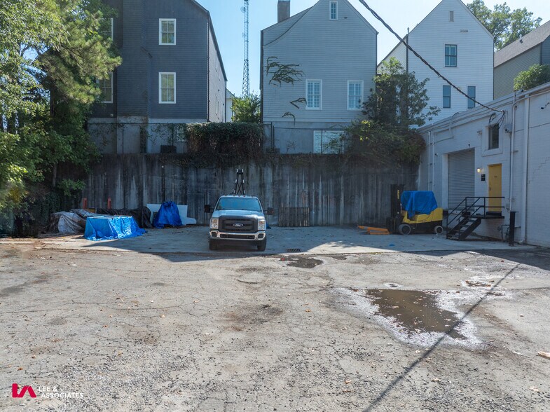 More Photos Of 729-743 Lambert Dr NE, Atlanta Light Distribution For Sale