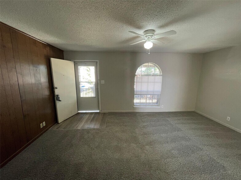 More Photos Of 106 E Josephine St, Weatherford Apartments For Sale