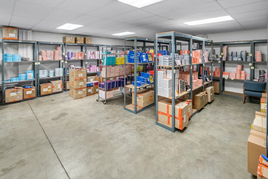 More Photos Of 18732 Corby Ave, Artesia Warehouse For Lease