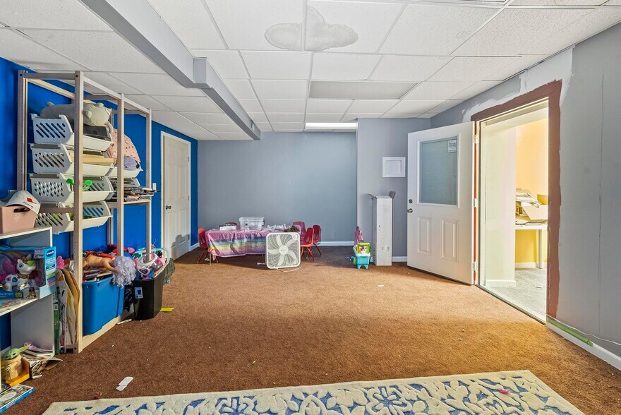 More Photos Of 909-911 Milton Rd, Alton Flex For Sale