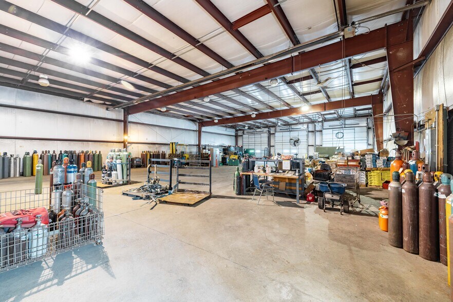 More Photos Of 2025 Eureka Rd, Wyandotte Flex For Sale