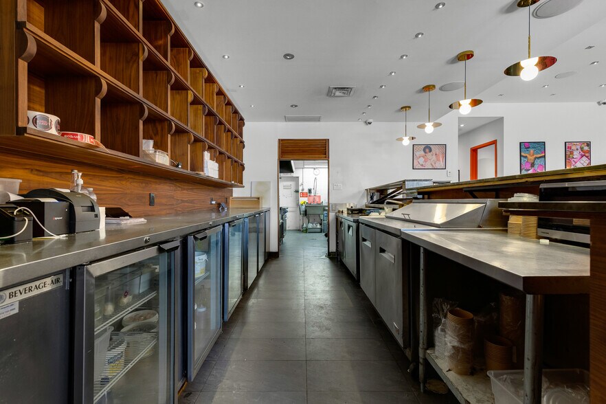 More Photos Of 284-288 Laurier O, Montréal Storefront Retail Residential For Lease