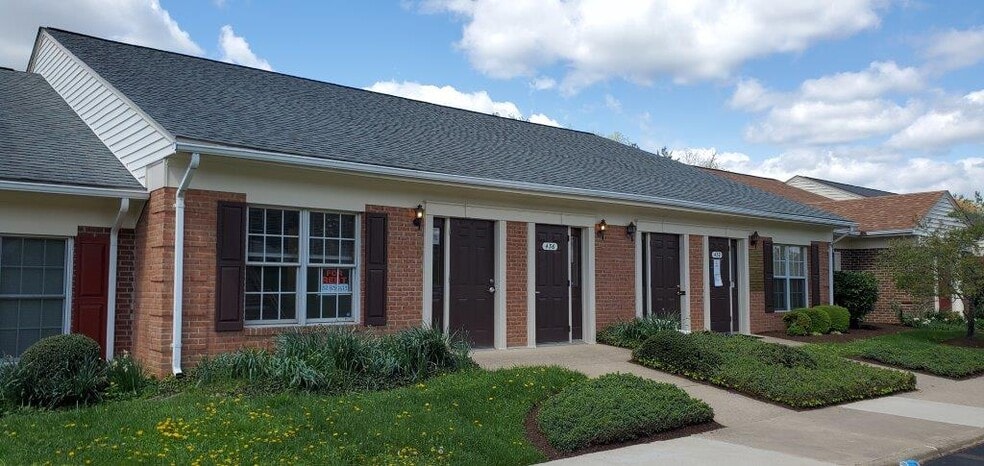 Primary Photo Of 400-440 Hospital Dr, Warrenton Medical For Sale