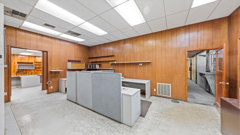 More Photos Of 1722 Morgan Rd, Sunnyside Warehouse For Sale