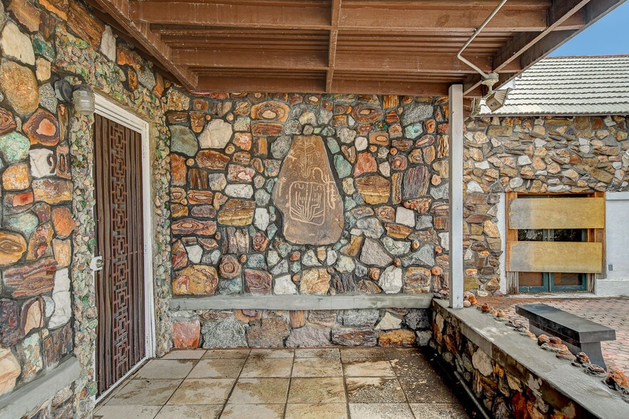 More Photos Of 901 E Ogden Ave, Las Vegas General Retail For Sale