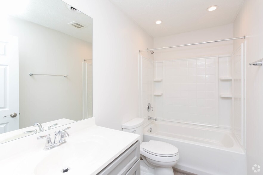 More Photos Of 2400 Woodhill Dr, Lexington Apartments For Sale