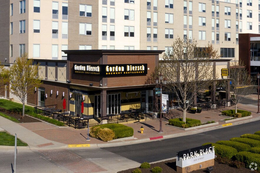 More Photos Of 11551 Ash St, Leawood Unknown For Lease