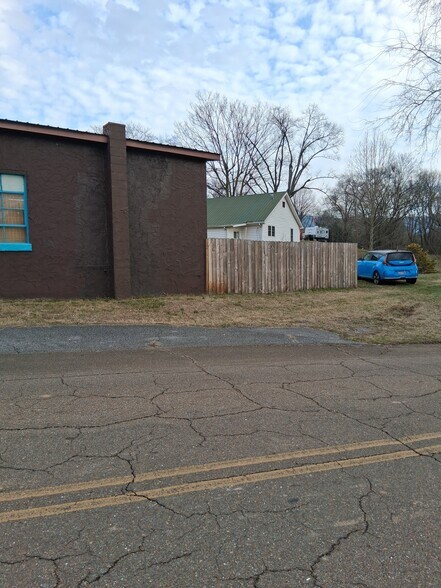 More Photos Of 22 Riverview Ave, Pikeville Freestanding For Sale