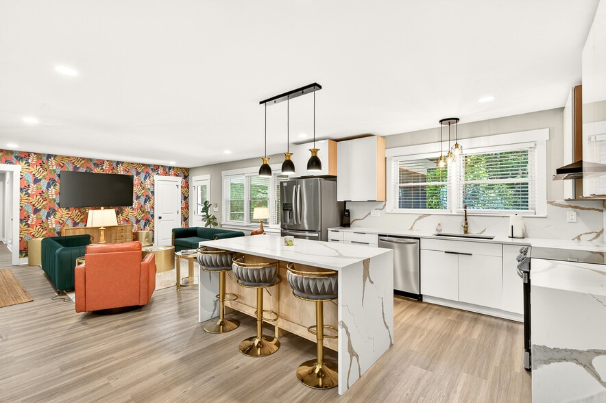 More Photos Of 1120 Central Ave, Summerville Office For Sale