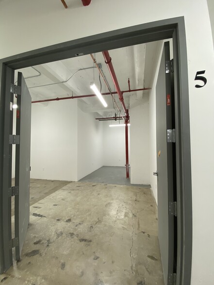 More Photos Of 901 E 31st St, Los Angeles Manufacturing For Lease