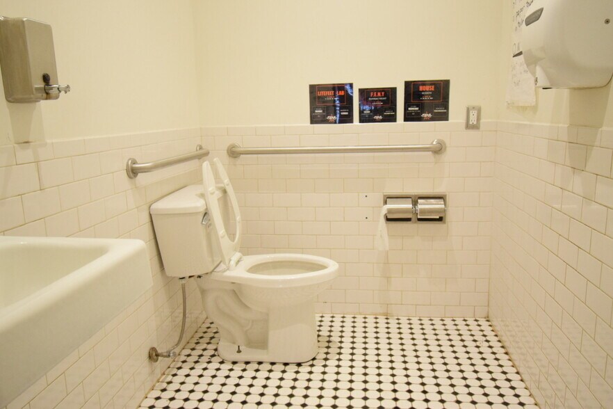 More Photos Of 23-27 2nd Ave, New York Storefront Retail Office For Lease