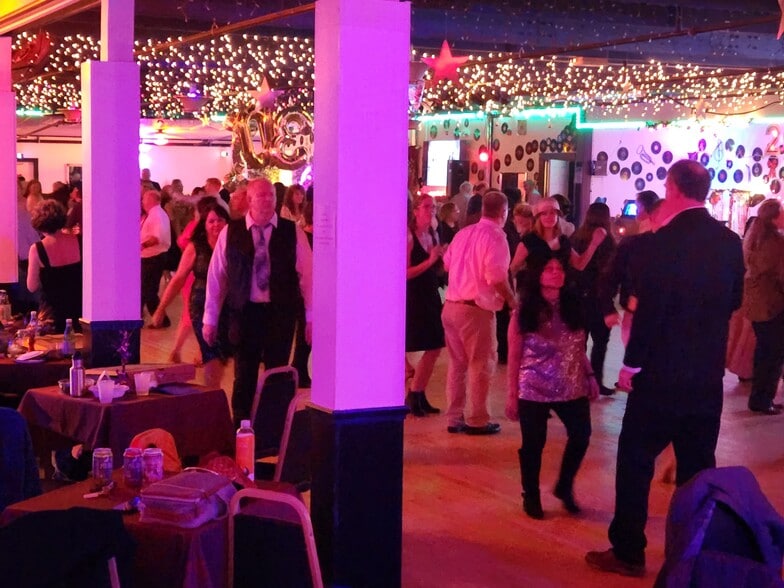 More Photos Of 22 Ash Swamp Rd, Newmarket Theater Concert Hall For Lease