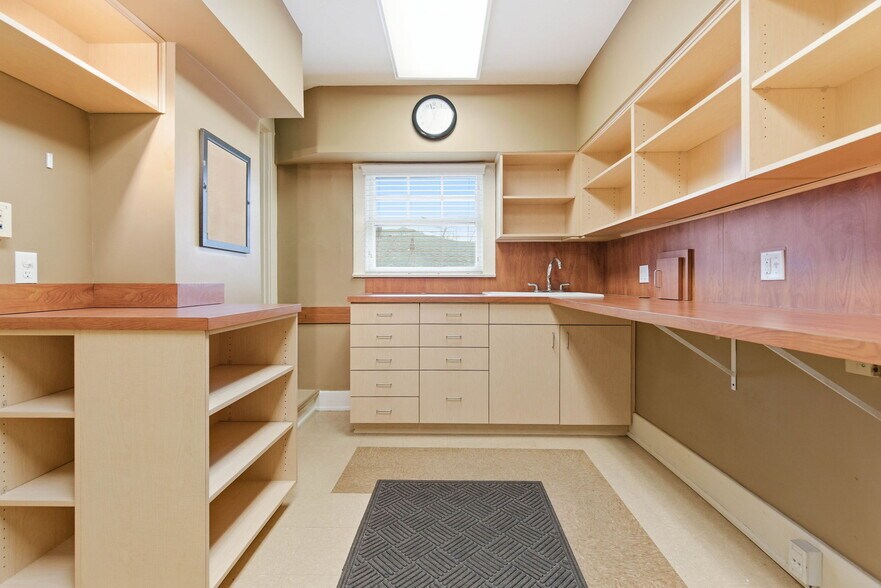 More Photos Of 3208 College Dr, Louisville Office For Sale