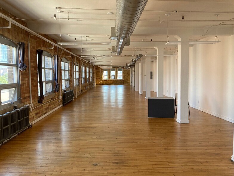 More Photos Of 174 Spadina Ave, Toronto Loft Creative Space For Lease