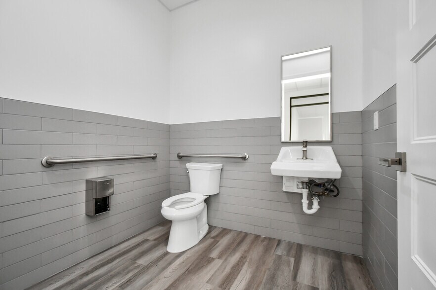 More Photos Of 4807 Sugar Grove Blvd, Stafford Medical For Lease