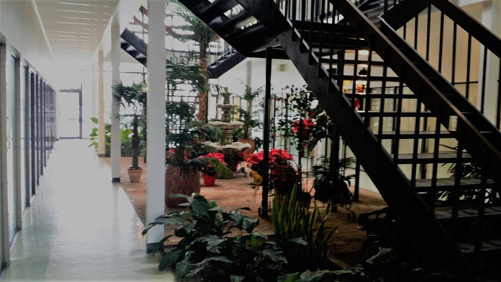 More Photos Of 855 W Price Rd, Brownsville Office For Lease