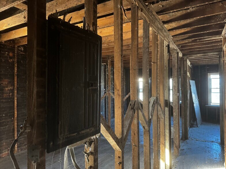 More Photos Of 109 S Main St, Nazareth Storefront Retail Residential For Sale