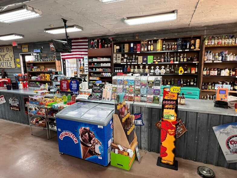 More Photos Of 1061 Cypress St, Roscoe Storefront For Sale