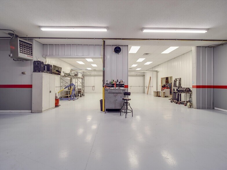 More Photos Of 4400 Republic Ct, Concord Warehouse For Lease