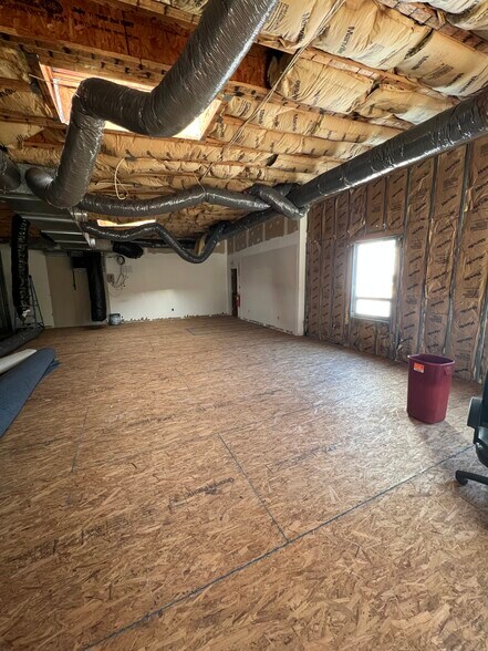 More Photos Of 185 Discovery Dr, Colmar Warehouse For Lease