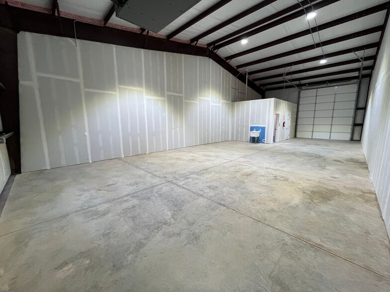 More Photos Of 3220 Cooke Way, Oklahoma City Distribution For Lease