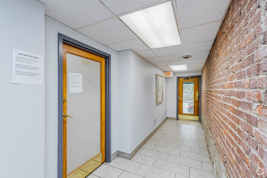 More Photos Of 100 Ross St, Pittsburgh Office For Lease