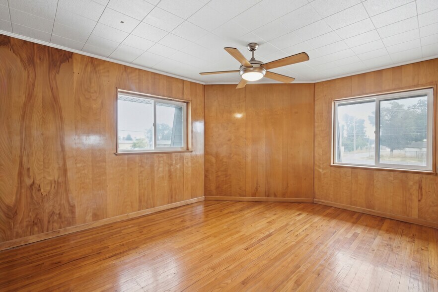 More Photos Of 23589-23593 Van Born Rd, Taylor Freestanding For Sale