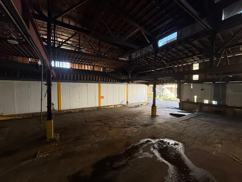 More Photos Of 650 Avenue R SW, Winter Haven Distribution For Sale