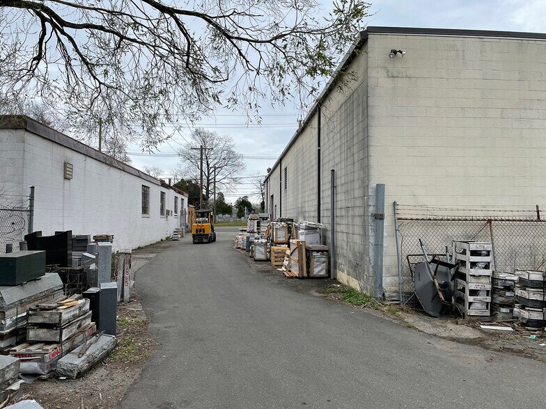 More Photos Of 985 E Linden Ave, Linden Warehouse For Lease